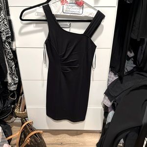 Size small, super flattering Guess mini dress